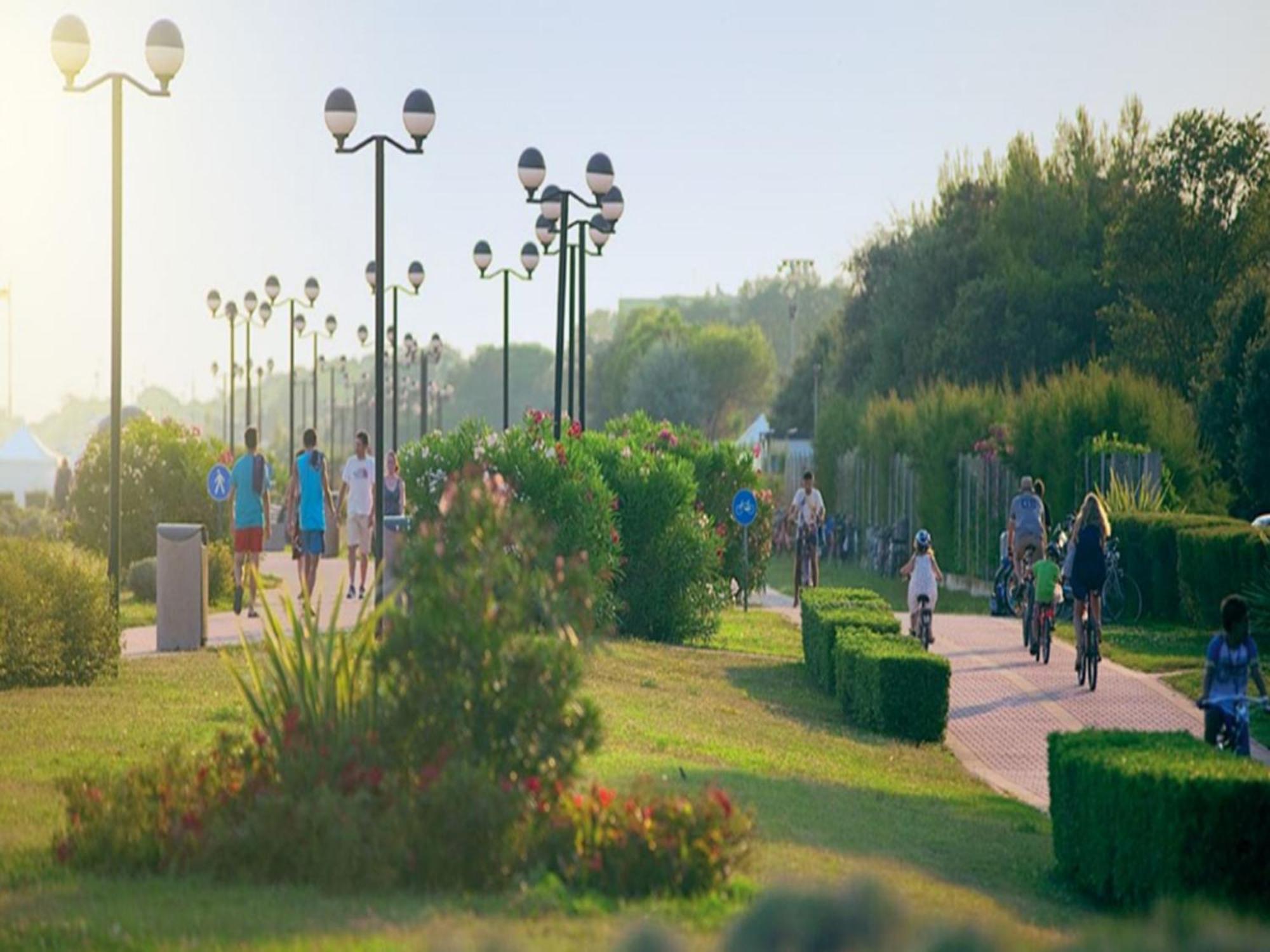 Hotel Amburgo Bibione Bagian luar foto
