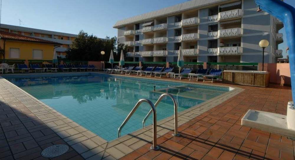 Hotel Amburgo Bibione Bagian luar foto