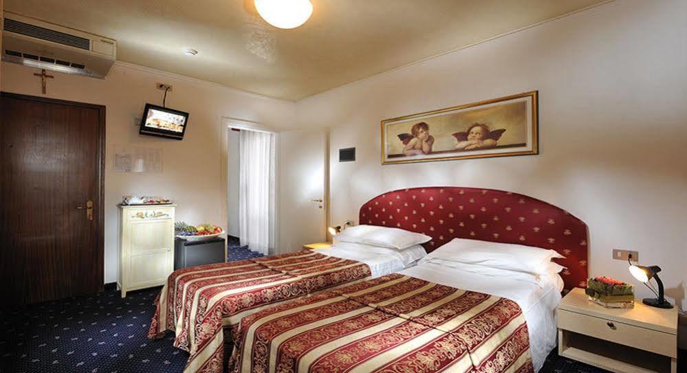 Hotel Amburgo Bibione Bagian luar foto