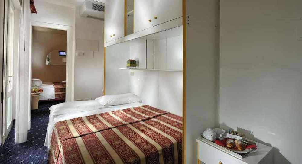 Hotel Amburgo Bibione Bagian luar foto
