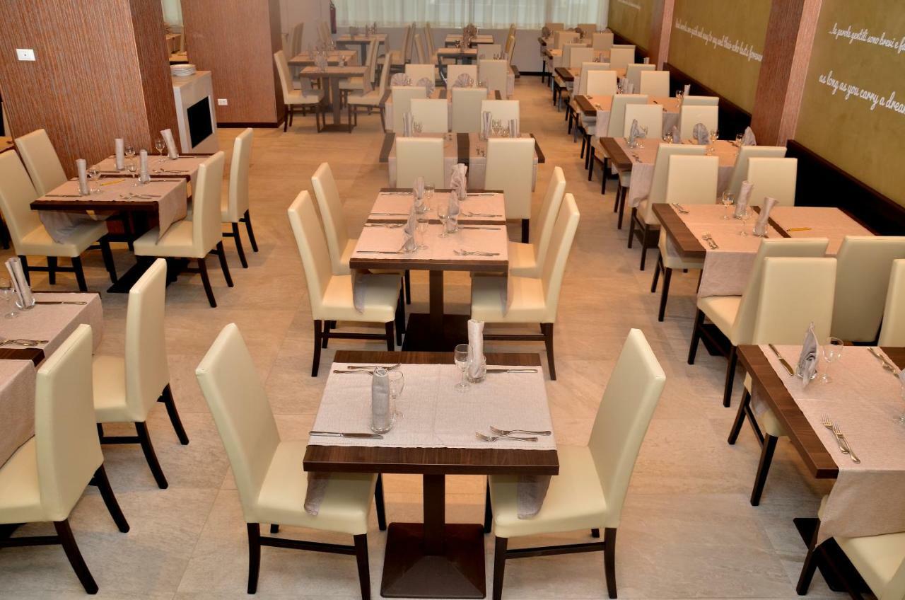 Hotel Amburgo Bibione Bagian luar foto