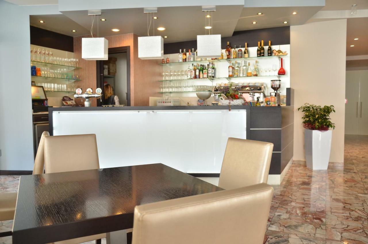 Hotel Amburgo Bibione Bagian luar foto