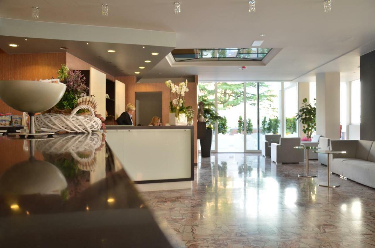 Hotel Amburgo Bibione Bagian luar foto